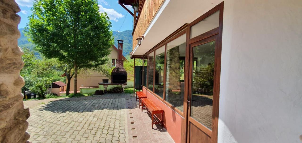 Villa Casa Colt De Rai Brezoi Exterior foto