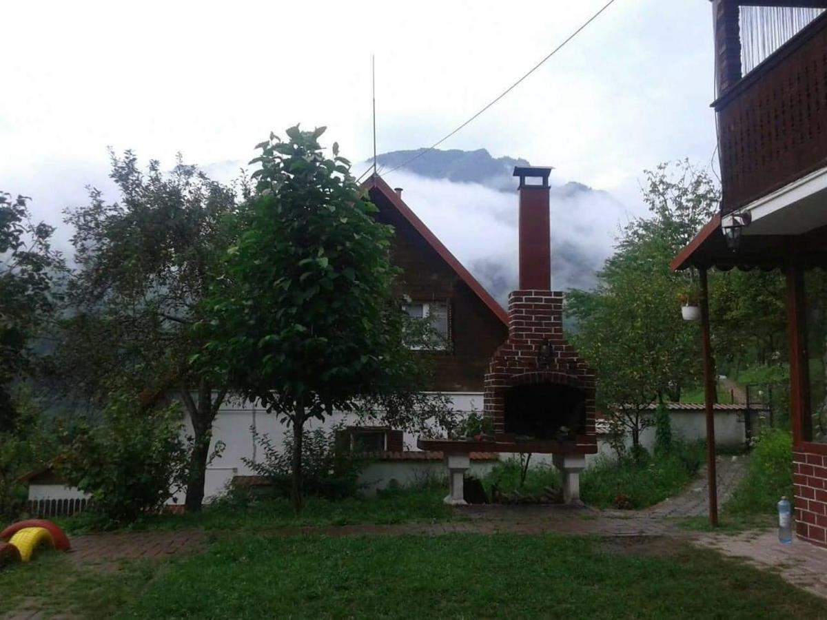 Villa Casa Colt De Rai Brezoi Exterior foto